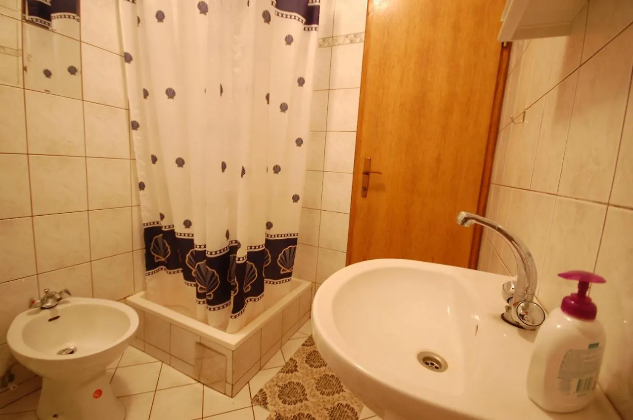 Apartment Ivan By El-Pi Tours Malinska Κροατία