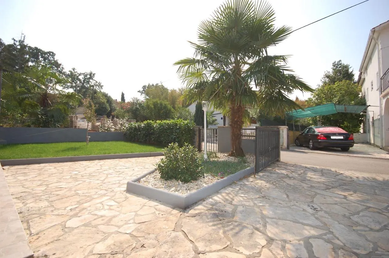 Apartment Ivan By El-Pi Tours Malinska Κροατία